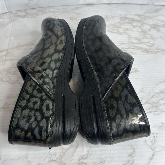Dansko XP 2.0 Professional Patent Animal Print Slip On Clogs size 10.5 41 - Picture 10 of 13